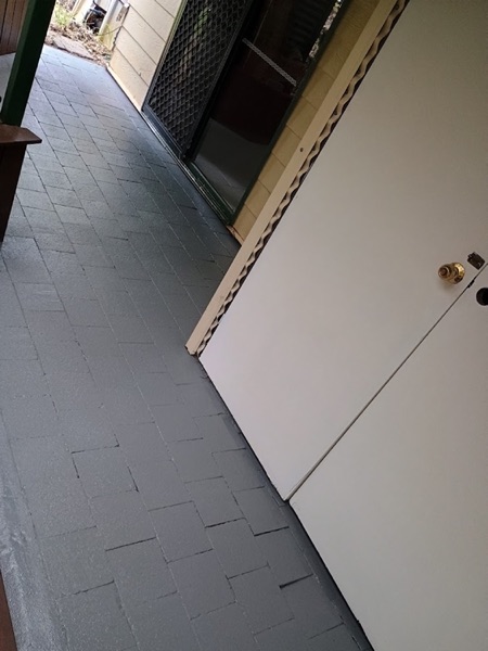 A doorway and wall corner with the plaster set into the reveal